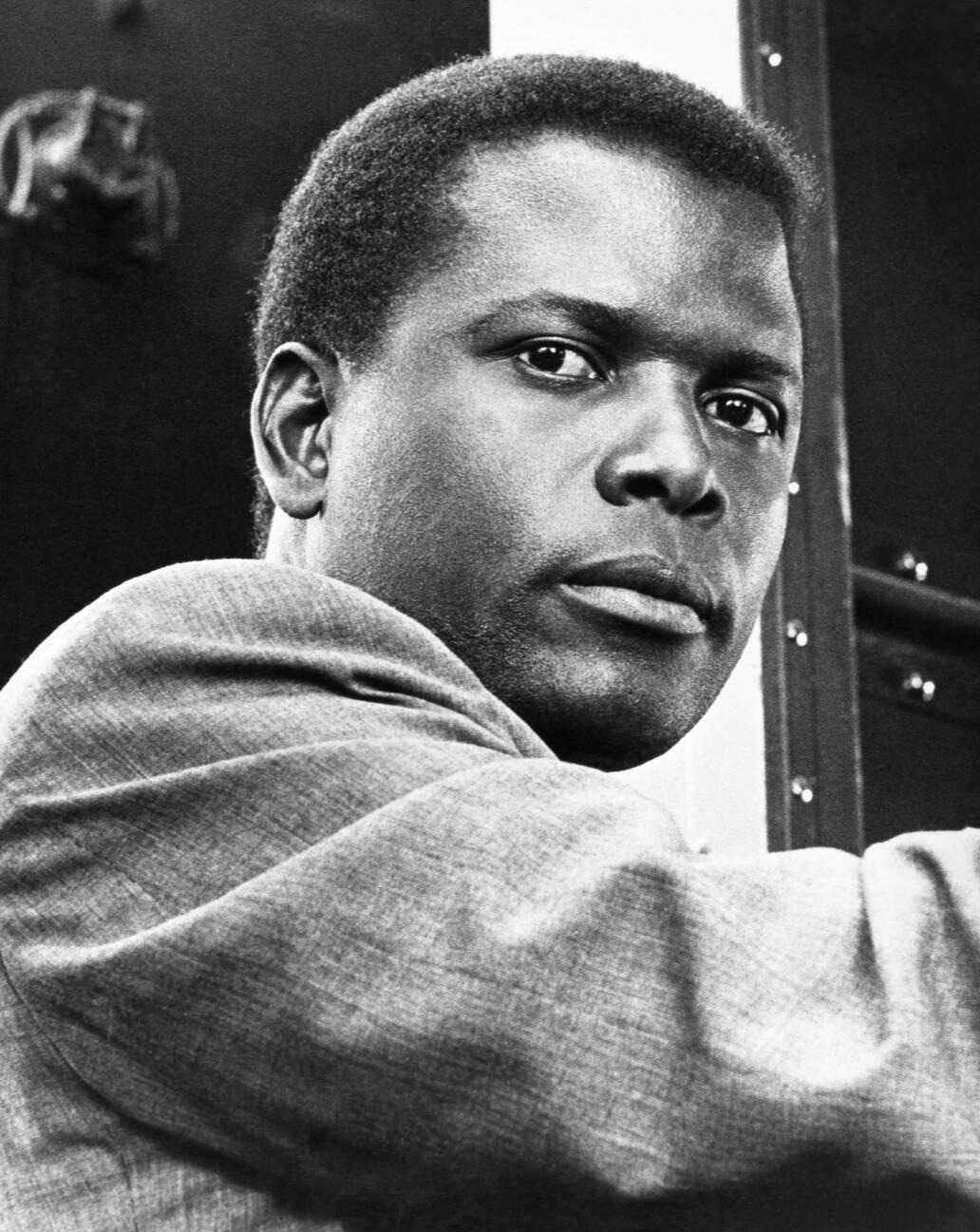 Black-and-white press photograph of Sidney Poitier looking over his shoulder as Virgil Tibbs in In the Heat of the Night.