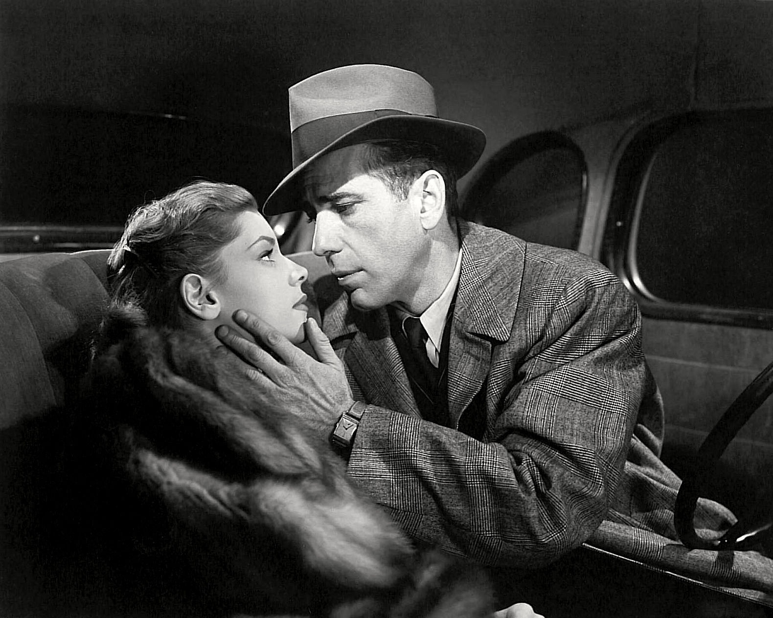 Lauren Bacall and Humphrey Bogart posed together in a black-and-white publicity photograph for The Big Sleep.