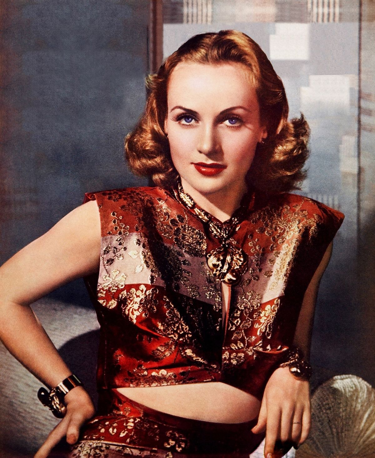 Photo of Carole Lombard from the cover of the January 1940 issue of Photoplay magazine. Photographer: Paul Hesse (1896 - 1973).